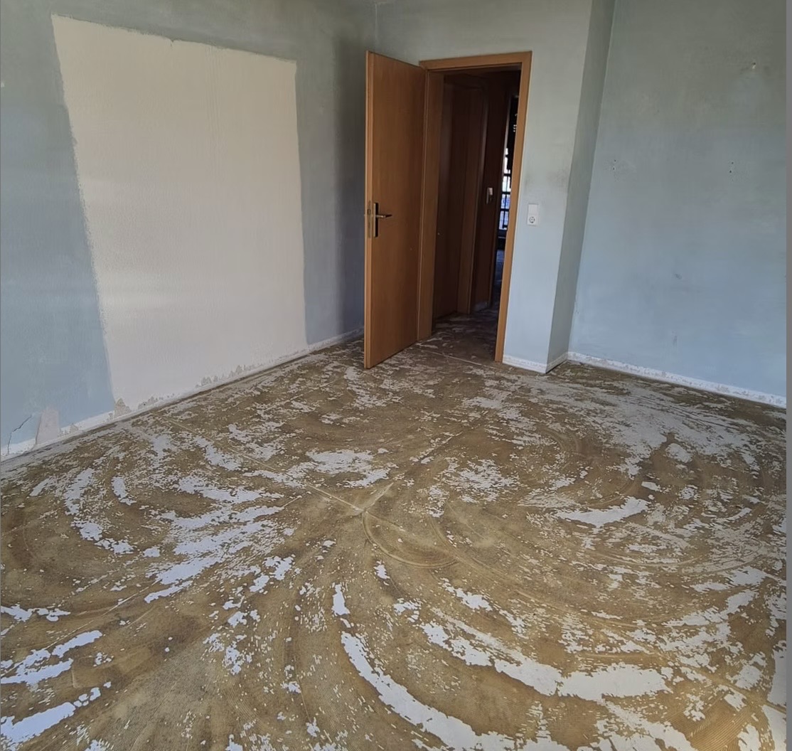 Schlafzimmer Teppich entfernt